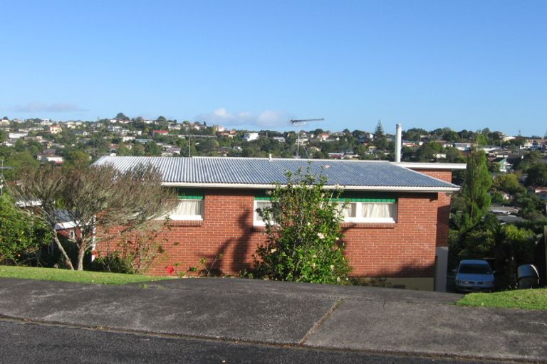 Photo of property in 18 Shanaway Rise, Hillcrest, Auckland, 0627