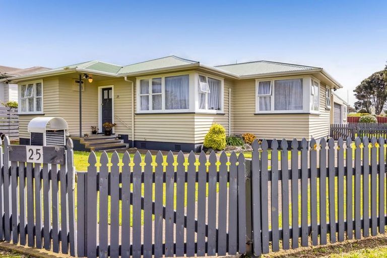 Photo of property in 25 Waihi Road, Hawera, 4610