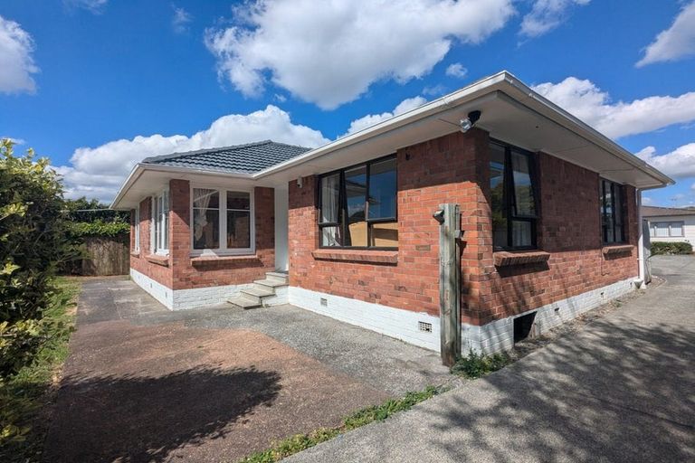 Photo of property in 30 Kervil Avenue, Te Atatu Peninsula, Auckland, 0610