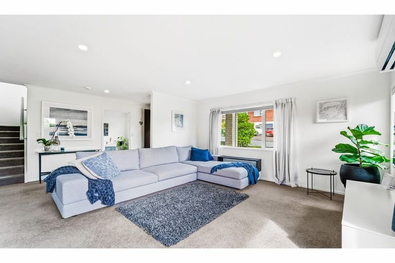 Photo of property in 2 Sunrise Lane, Te Atatu South, Auckland, 0610