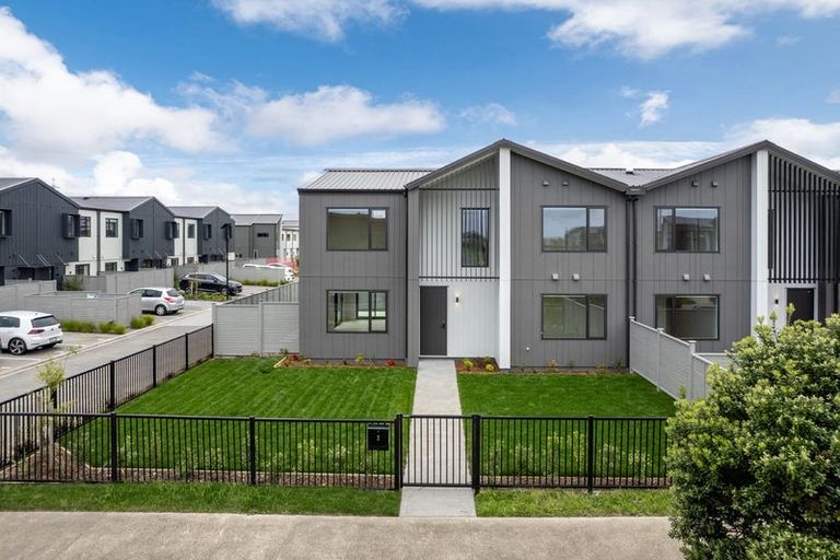 Photo of property in 4 Park Green Avenue, Rosehill, Papakura, 2113