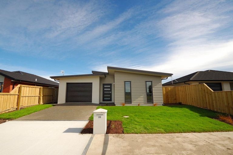 Photo of property in 35 Pakohe Street, Pegasus, 7612