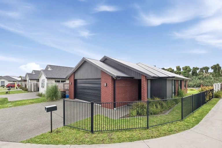 Photo of property in 93 Hills View Drive, Papamoa, 3118