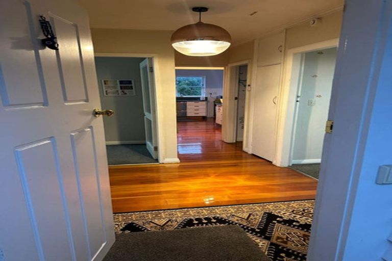 Photo of property in 19 Kiwi Crescent, Tawa, Wellington, 5028