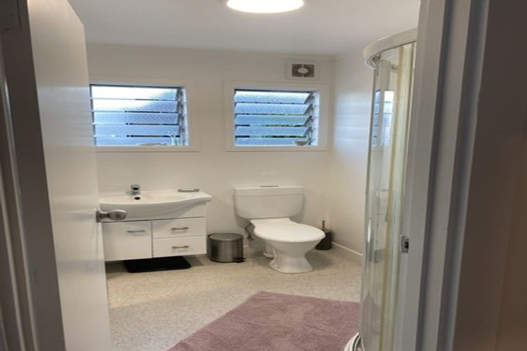 Photo of property in 17 Rua Street, Lyall Bay, Wellington, 6022