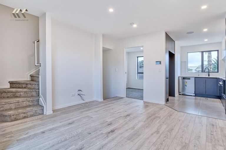 Photo of property in 2/14 Kerswill Place, Pakuranga, Auckland, 2010