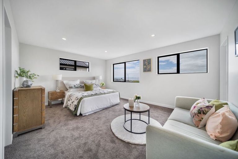 Photo of property in 12 Korowhiti Road, Clarks Beach, 2122