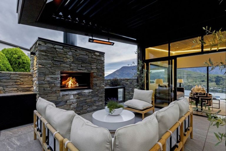 Photo of property in 1a Olivers Place, Queenstown, 9300