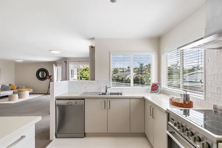 Photo of property in 10 Pelican Lane, Unsworth Heights, Auckland, 0632