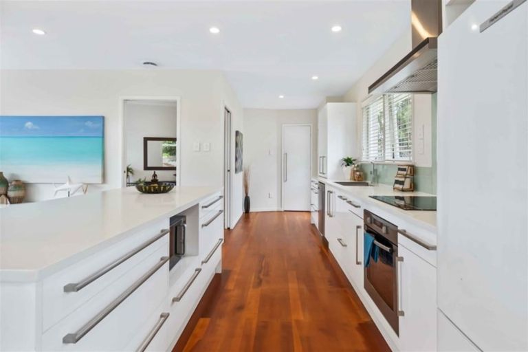 Photo of property in 9 Oruamo Place, Beach Haven, Auckland, 0626