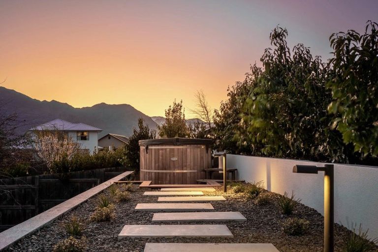 Photo of property in 34 Minaret Ridge, Wanaka, 9305