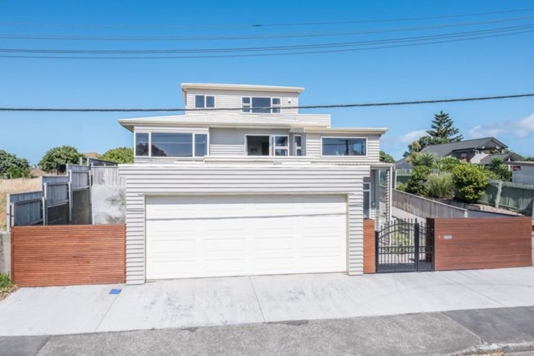 Photo of property in 6 Mahana Road, Paraparaumu Beach, Paraparaumu, 5032