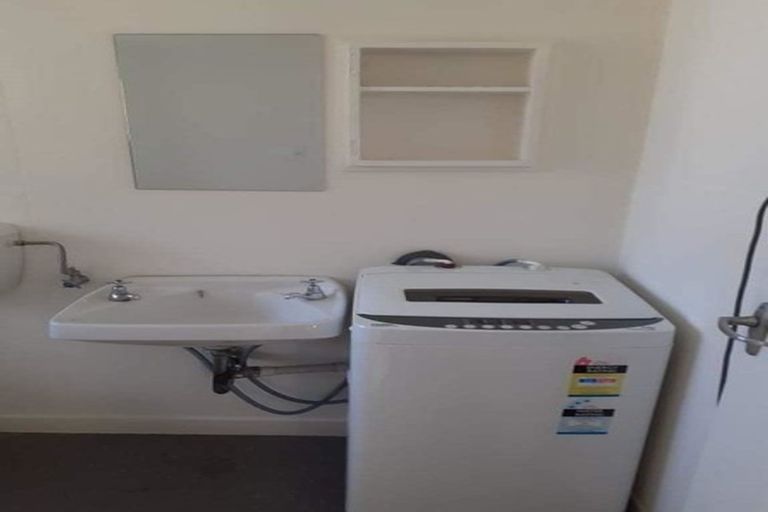 Photo of property in Beresford Apartments, 17/118u Russell Terrace, Berhampore, Wellington, 6023