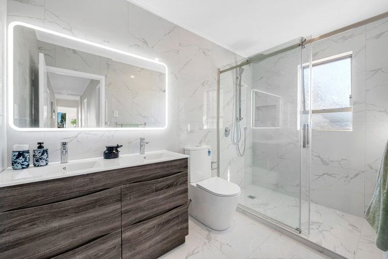 Photo of property in 4 Burlington Place, Manurewa, Auckland, 2102