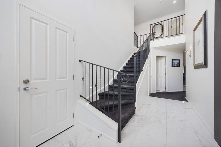 Photo of property in 8b Lupetti Rise, West Harbour, Auckland, 0618