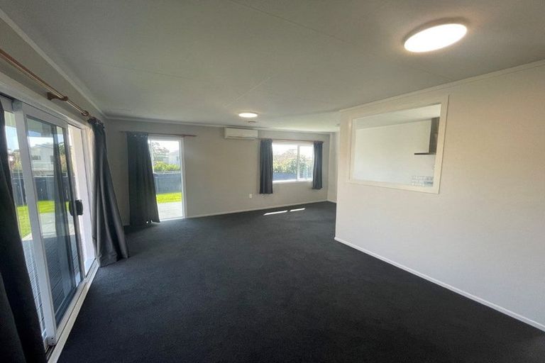 Photo of property in 6 Camellia Avenue, Bell Block, New Plymouth, 4312