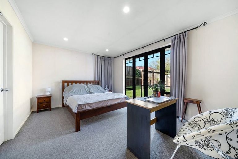 Photo of property in 13 De Havilland Drive, Goodwood Heights, Auckland, 2105