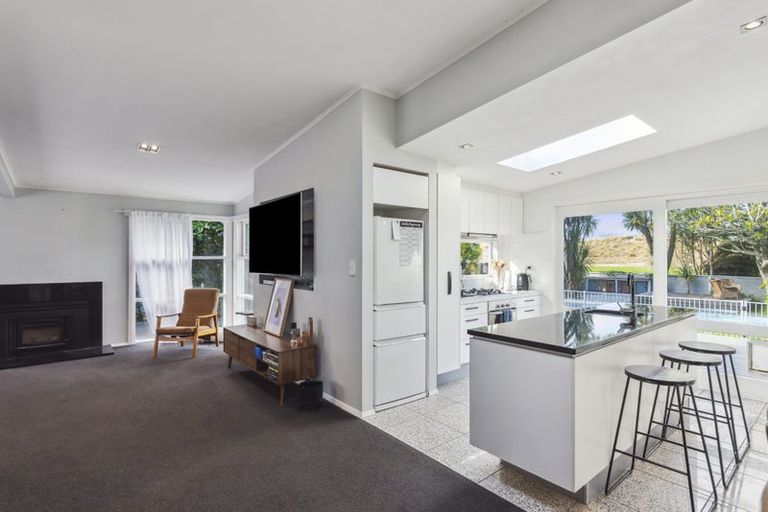 Photo of property in 36 Golf Road, Paraparaumu Beach, Paraparaumu, 5032