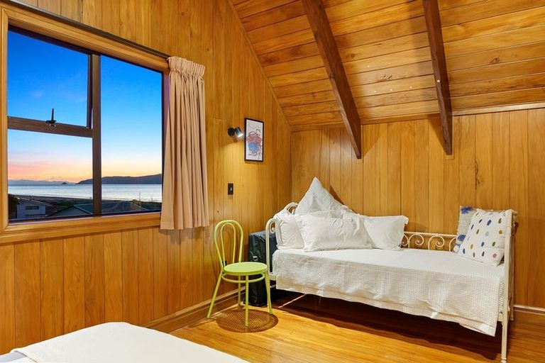 Photo of property in 11 Waiheke Street, Waikanae Beach, Waikanae, 5036