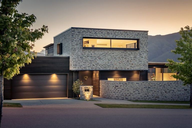 Photo of property in 34 Minaret Ridge, Wanaka, 9305