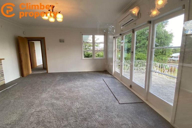 Photo of property in 8 Sherwood Avenue, Te Atatu South, Auckland, 0610