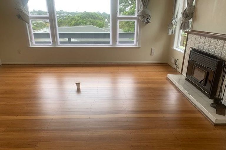 Photo of property in 22 Stewart Drive, Newlands, Wellington, 6037