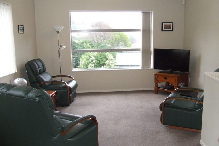 Photo of property in 24 Kellsmere Crescent, Island Bay, Wellington, 6023
