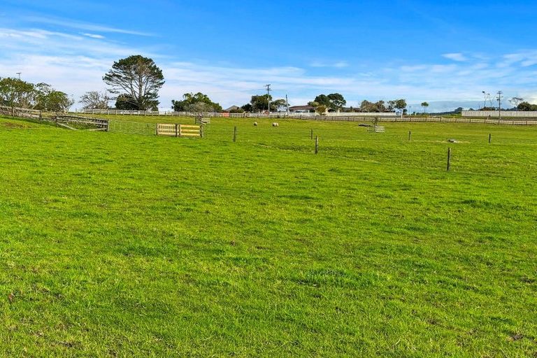 Photo of property in 118 Cottle Road, Taupaki, Henderson, 0782