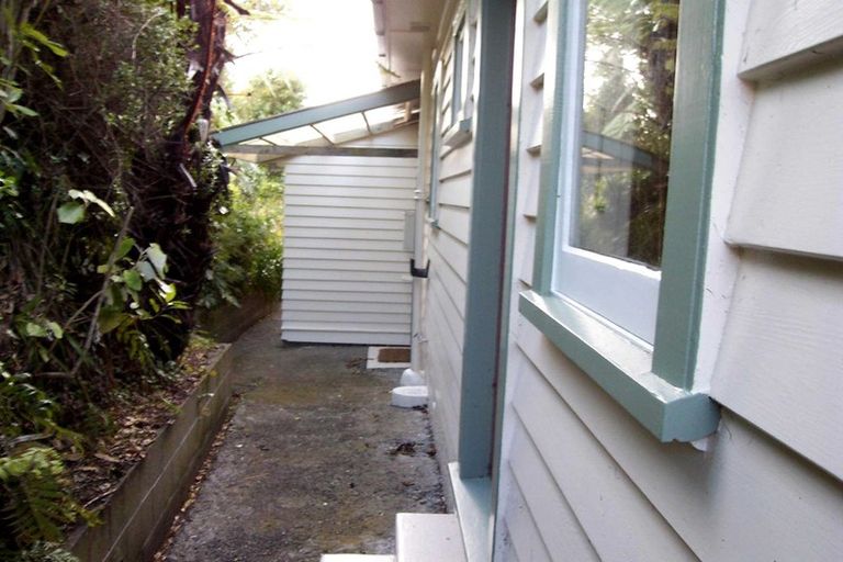 Photo of property in 17 Randwick Road, Northland, Wellington, 6012