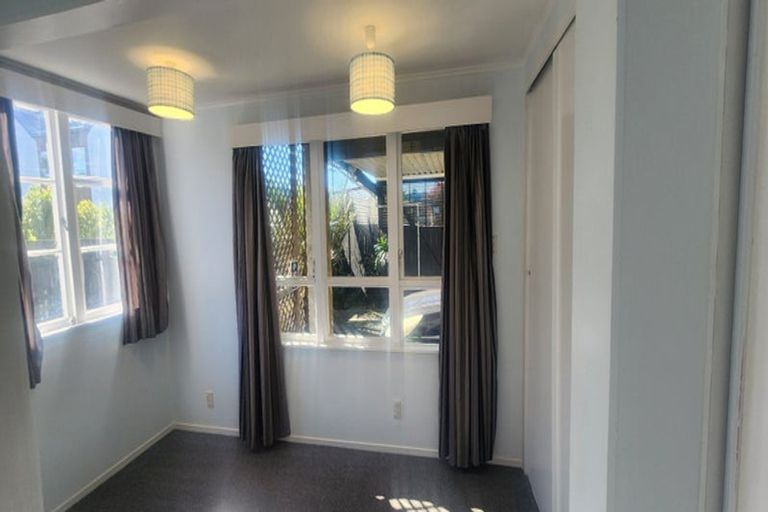 Photo of property in 175 Beach Haven Road, Beach Haven, Auckland, 0626