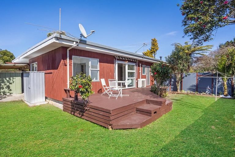 Photo of property in 1 Golf Road, New Lynn, Auckland, 0600