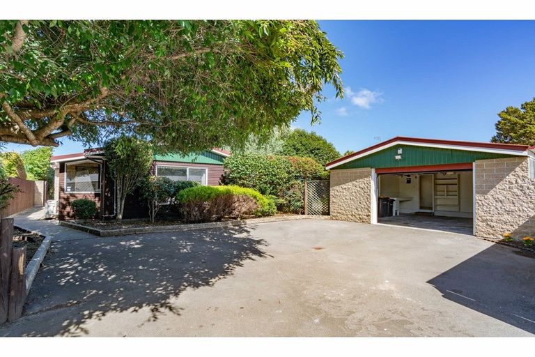 Photo of property in 51a Glenharrow Avenue, Avonhead, Christchurch, 8042
