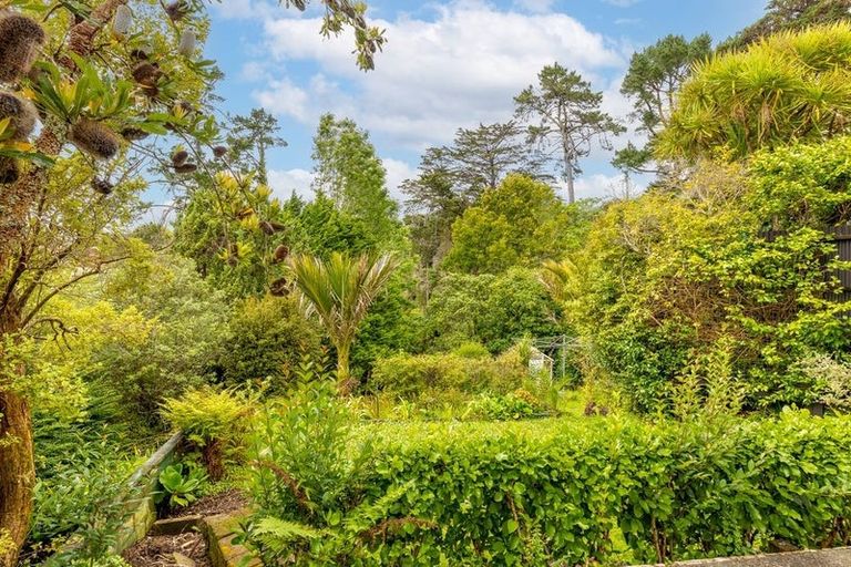 Photo of property in 15 Fairmount Road, Titirangi, Auckland, 0604