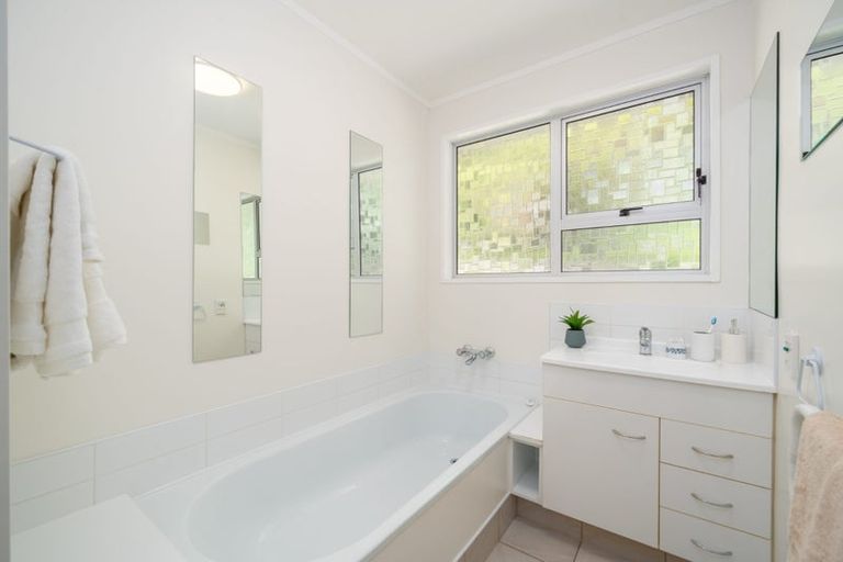 Photo of property in 20 Westhaven Drive, Tawa, Wellington, 5028