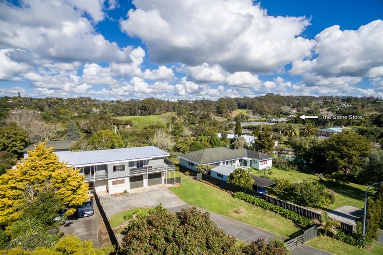 Photo of property in 35 Kemp Road, Massey, Auckland, 0614
