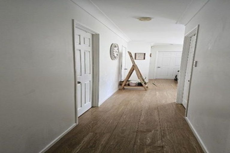 Photo of property in 11 San Vito Place, Henderson, Auckland, 0612