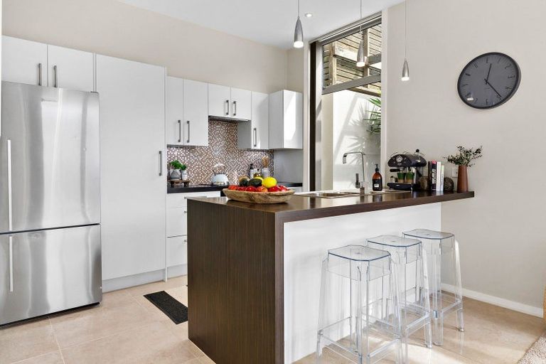 Photo of property in 3b Shalimar Crescent, Khandallah, Wellington, 6035