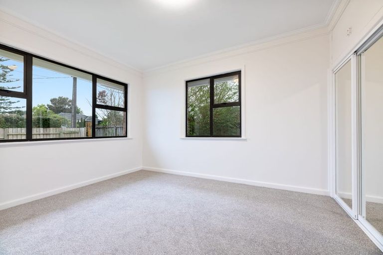 Photo of property in 34 Savoy Road, Glen Eden, Auckland, 0602
