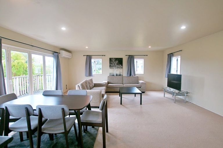 Photo of property in 2/23 Tui Glen Road, Birkenhead, Auckland, 0626