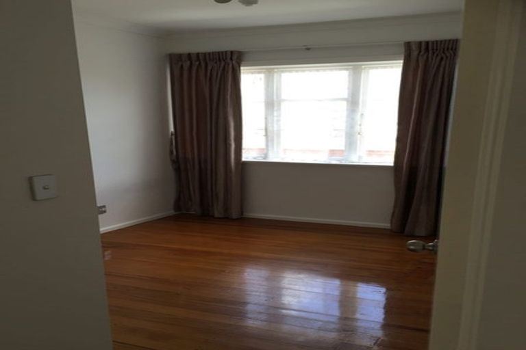 Photo of property in 3155 Great North Road, New Lynn, Auckland, 0600