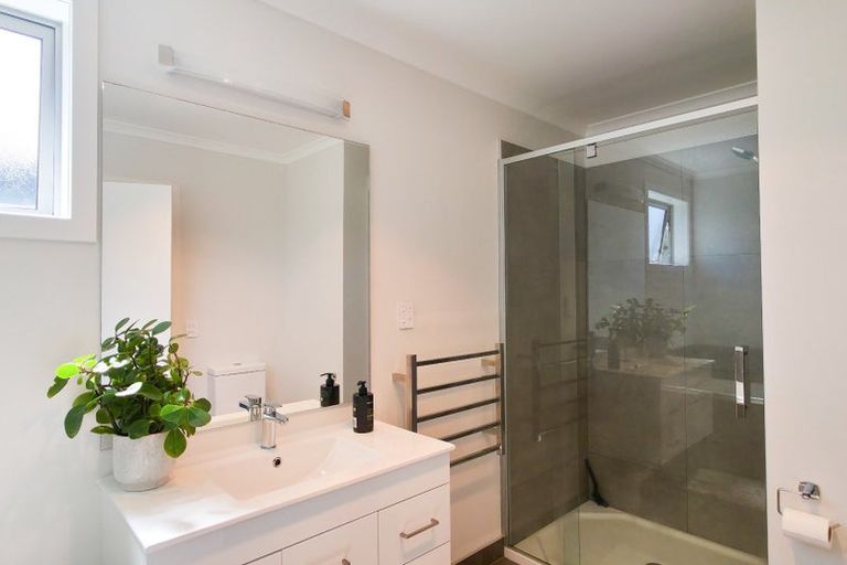 Photo of property in 36 Bluff Road, Kenepuru, Porirua, 5022