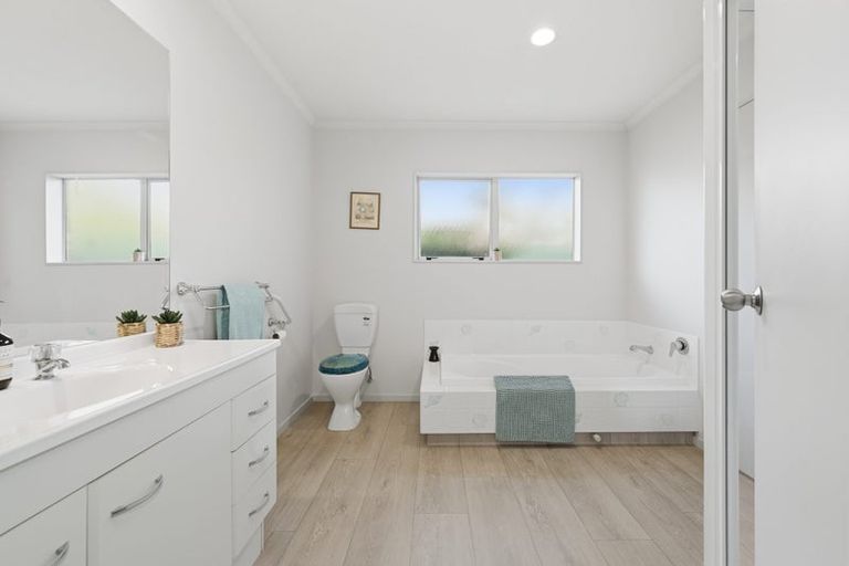 Photo of property in 10 Evansbel Place, Papamoa Beach, Papamoa, 3118