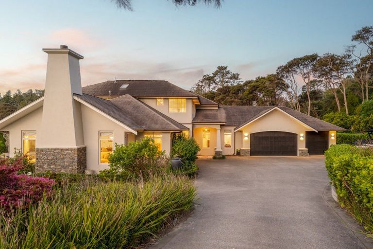 Photo of property in 1 Pearson Road, Whitford, Howick, 2571