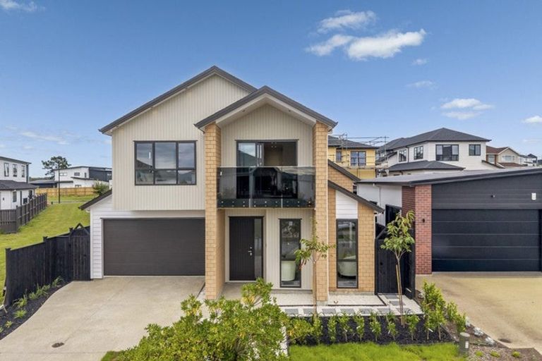 Photo of property in 8 Pineview Drive, Rosehill, Papakura, 2113