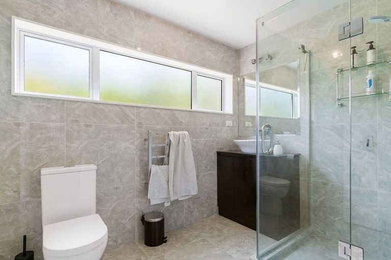 Photo of property in 28 Shah Place, Glen Eden, Auckland, 0602