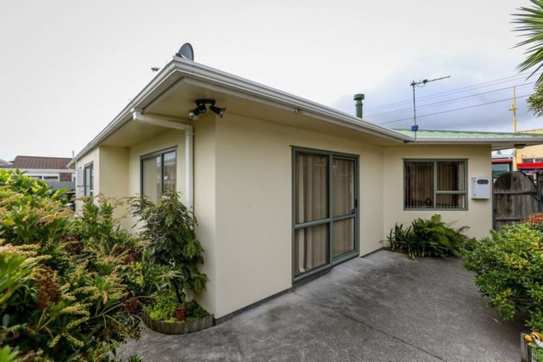 Photo of property in 38 Tukapa Street, Westown, New Plymouth, 4310