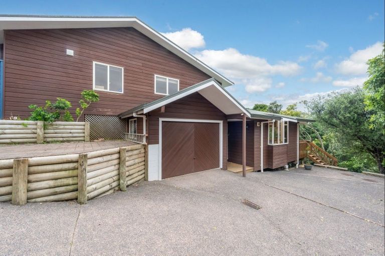 Photo of property in 18 Gibson Place, Mellons Bay, Auckland, 2014