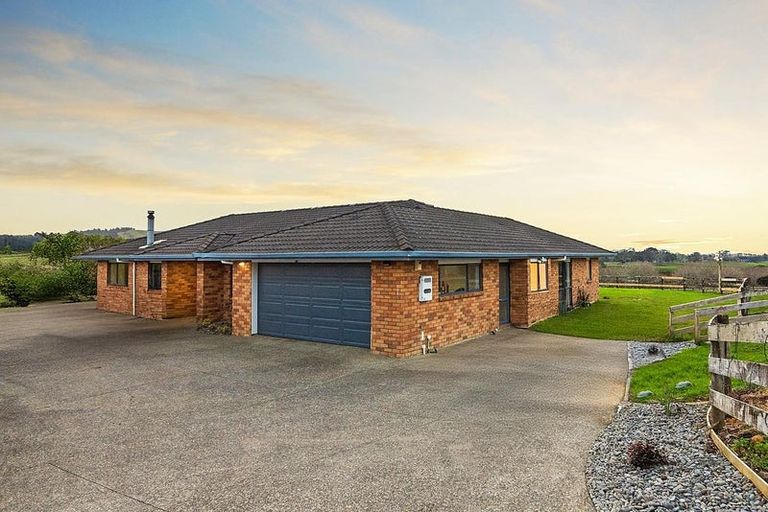 Photo of property in 118 Cottle Road, Taupaki, Henderson, 0782