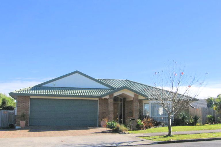 Photo of property in 6 John Brooke Crescent, East Tamaki Heights, Auckland, 2016