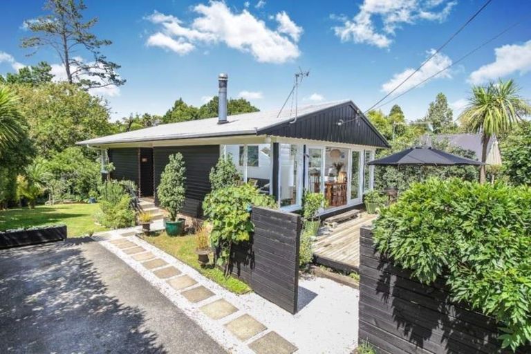 Photo of property in 182 Hutchinson Avenue, New Lynn, Auckland, 0600